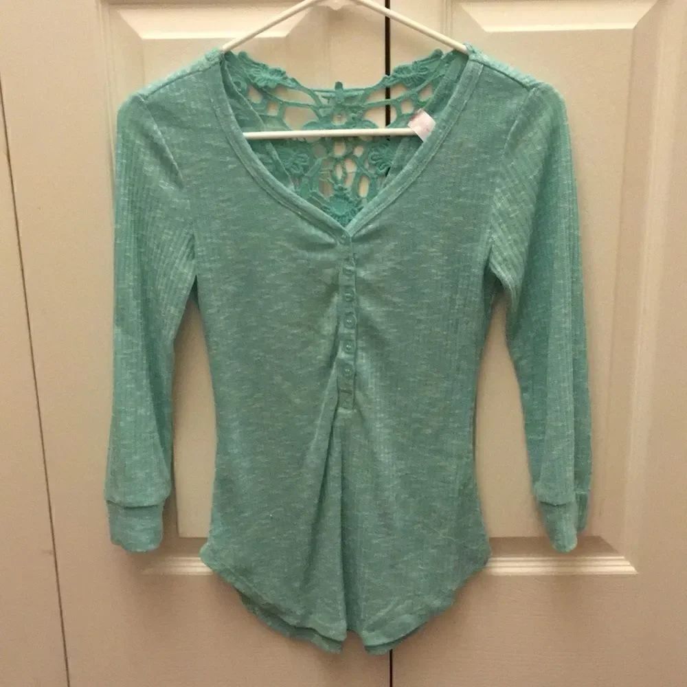 Seafoam Green Lace-Back Blouse Junior’s Small